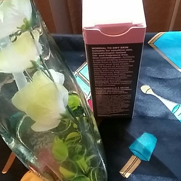 Mary Kay time wise Foundation - Picture 2 of 5